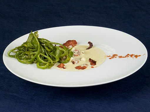 Chorizo iberico con salsa roquefort.